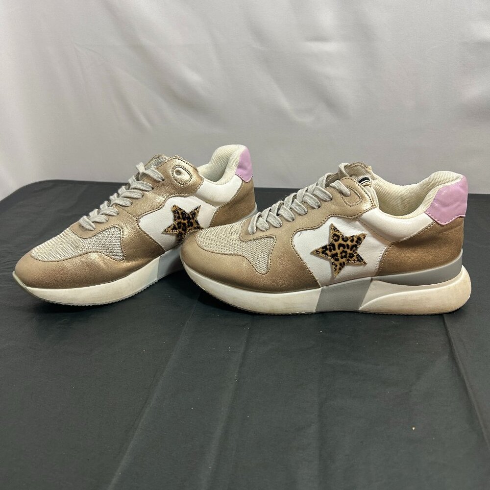 Shu Shop Patricia sneakers‎ in a light gold color with a leopard print star 7.5